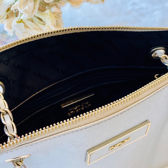 DKNY Silver Shoulderbag - Picture 3 of 3